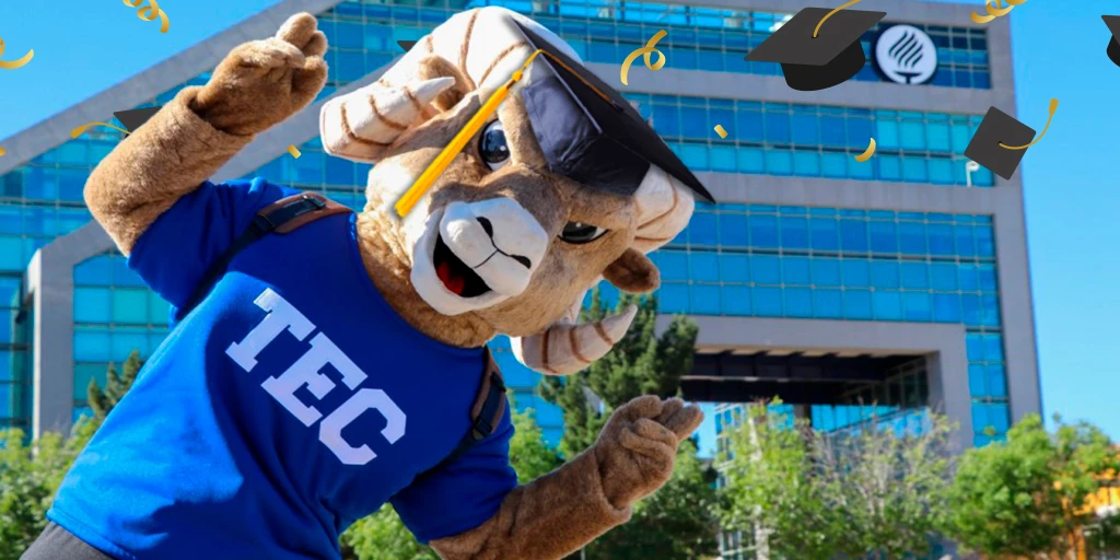 Teus con birrete saludando